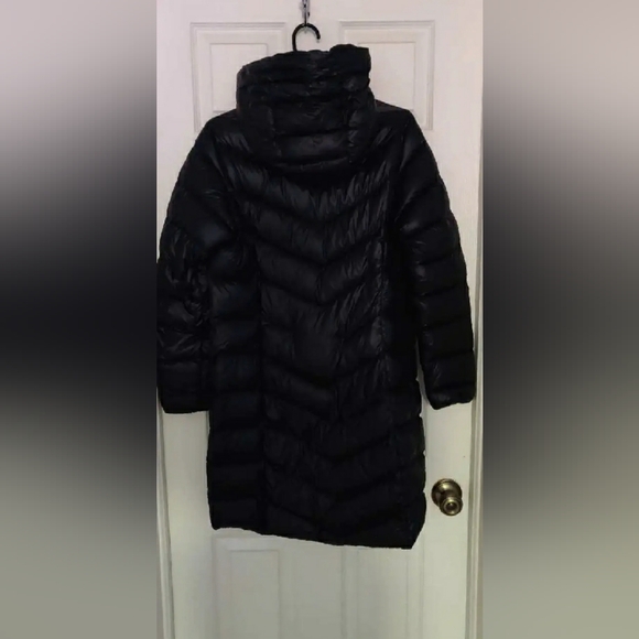 Peak Performance Fall / Winter Black Down Puffer Coat, Size Small Women - Picture 3 of 3